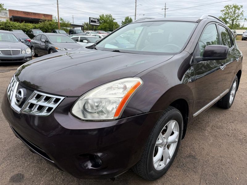 2011 Nissan Rogue — a typically priced live listing