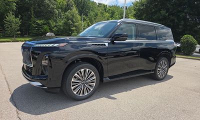 2027 Infiniti QX80 Luxe