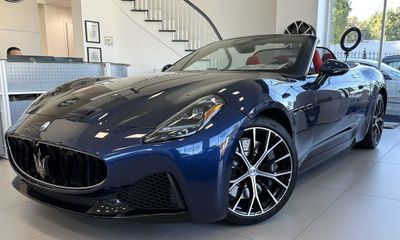 2026 Maserati Grancabrio Base