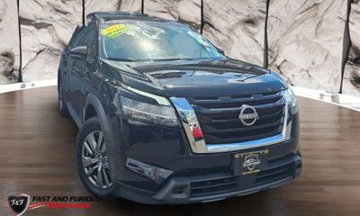 2022 Nissan Pathfinder SV