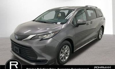 2022 Toyota Sienna XSE 7 Passenger