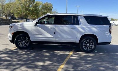 2023 Chevrolet Suburban LS