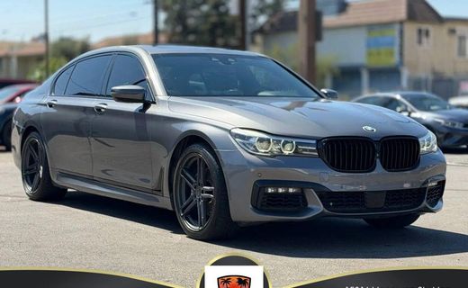 2016 BMW 740I