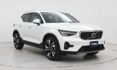 2023 Volvo XC40 Plus Bright