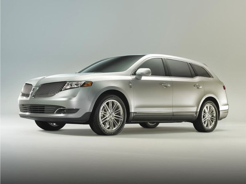 2014 Lincoln MKT — a typically priced live listing