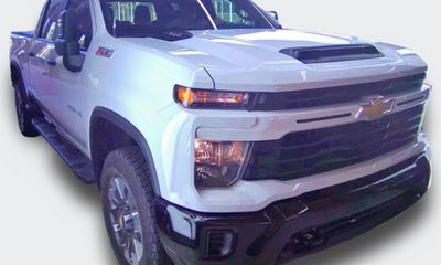2024 Chevrolet Silverado HD Custom