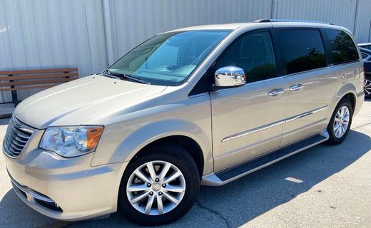 2016 Chrysler Town AND Country Limited Platinum