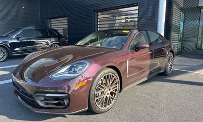 2023 Porsche Panamera 4 Platinum