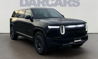 2025 Rivian R1S Adventure