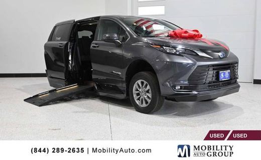 2025 Toyota Sienna XLE