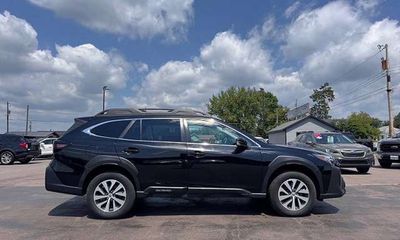 2023 Subaru Outback Premium