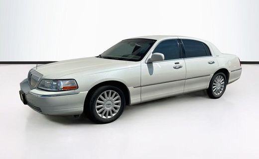 2005 Lincoln Town CAR Signature