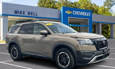 2024 Nissan Pathfinder SV