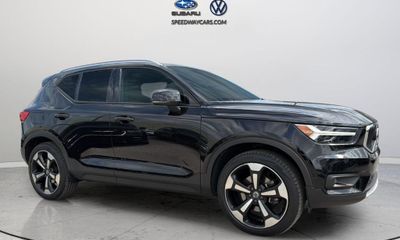 2019 Volvo XC40 R Design Momentum
