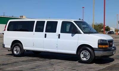 2018 GMC Savana Passenger LT EXT
