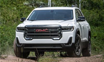2023 GMC Acadia SLT