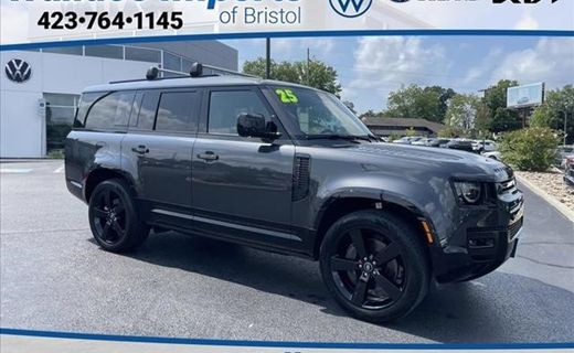 2025 Land Rover Defender 130 SE