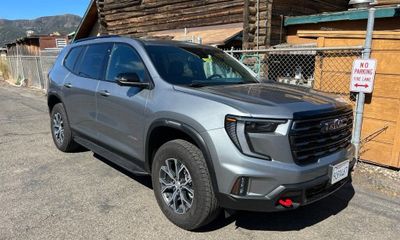 2025 GMC Acadia AT4