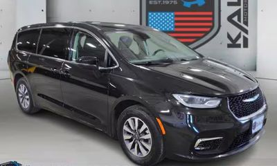 2023 Chrysler Pacifica Touring L