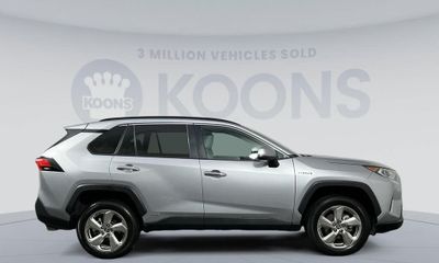 2019 Toyota RAV4 LTD HV Canada