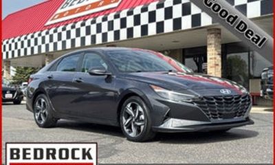 2023 Hyundai Elantra SE