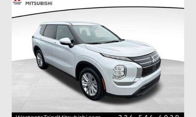 2026 Mitsubishi Outlander ES