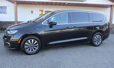 2023 Chrysler Pacifica Touring L
