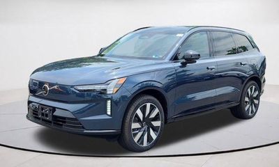 2026 Volvo EX90 Plus