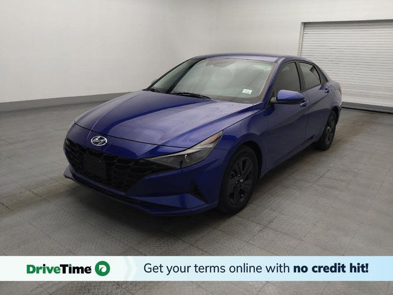 2021 Hyundai Elantra — a typically priced live listing