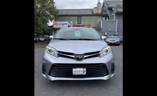2018 Toyota Sienna LE