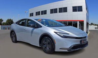2025 Toyota Prius LE