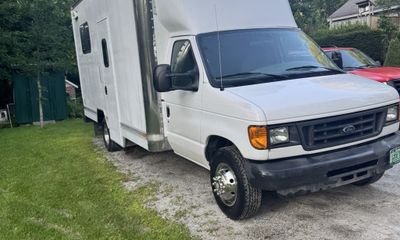 2004 Ford E-350