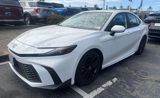 2025 Toyota Camry SE