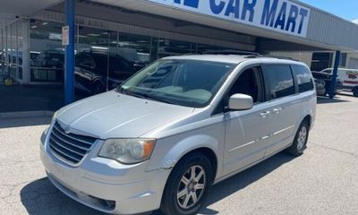 2008 Chrysler Town AND Country Touring Signature