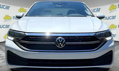 2023 Volkswagen Jetta SE W Sunroof