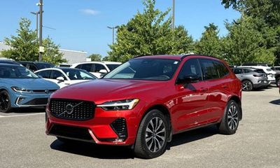 2024 Volvo XC60 Plus Dark