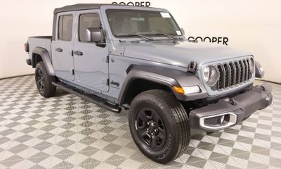 2025 Jeep Gladiator Sport