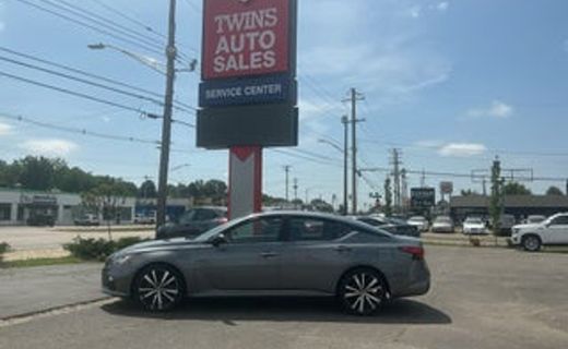 2022 Nissan Altima SR
