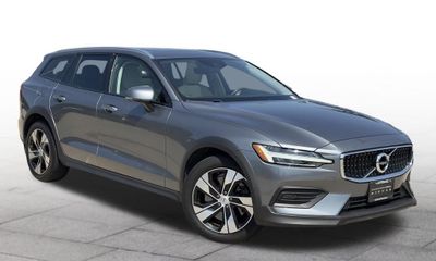 2020 Volvo V60CC Momentum