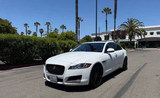 2017 Jaguar XF Prestige