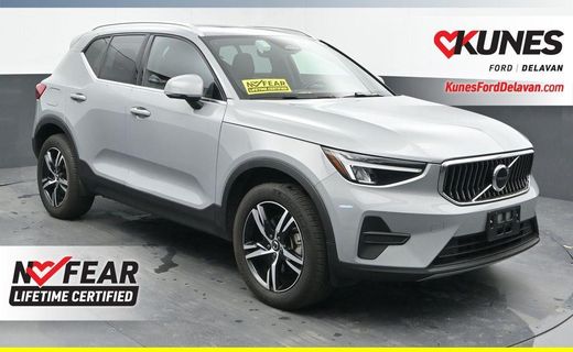 2025 Volvo XC40 Core