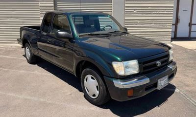 2000 Toyota Tacoma Deluxe