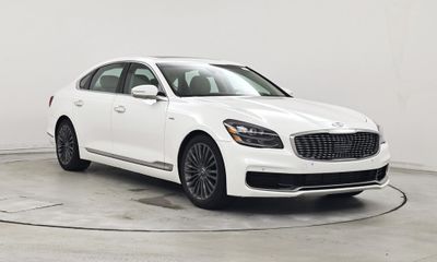 2019 Kia K900 Luxury Trim