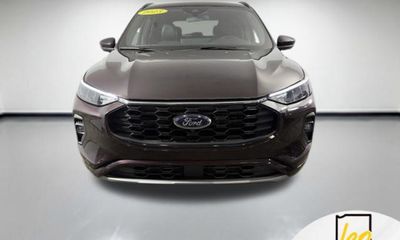 2023 Ford Escape ST Line Select
