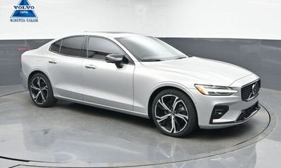 2024 Volvo S60 Plus Dark