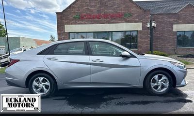 2023 Hyundai Elantra SE