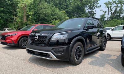 2025 Nissan Pathfinder SV