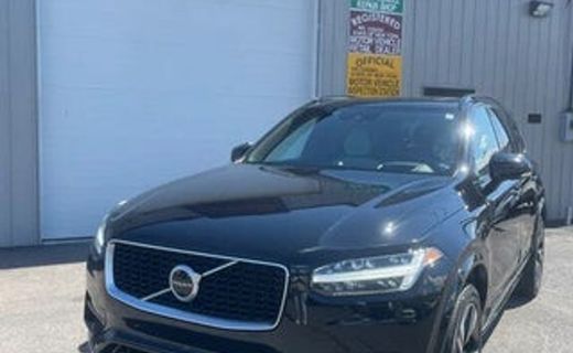 2021 Volvo XC90 Momentum
