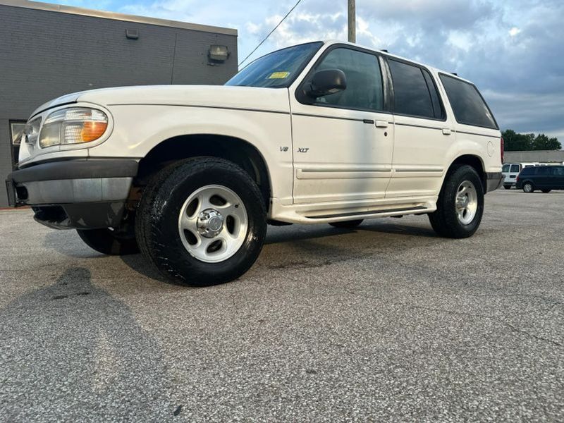 1998 Ford Explorer — a typically priced live listing