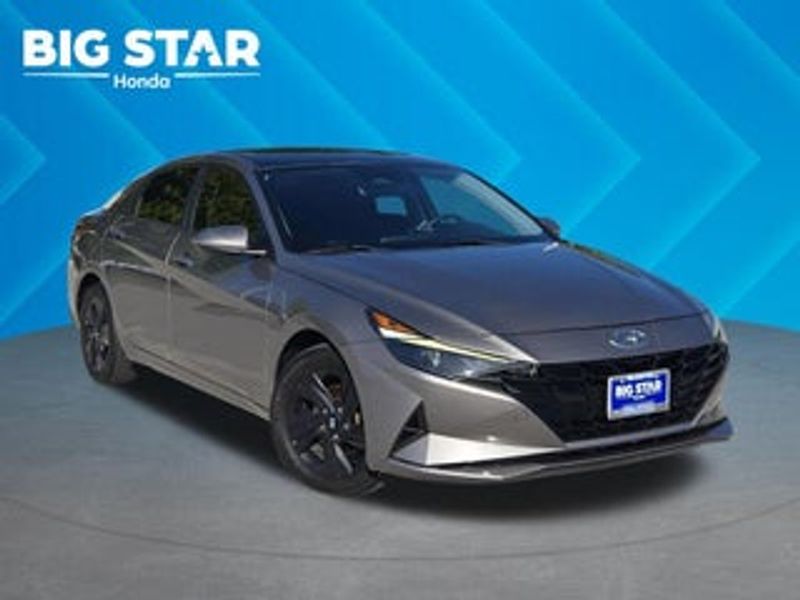 2021 Hyundai Venue — a typically priced live listing